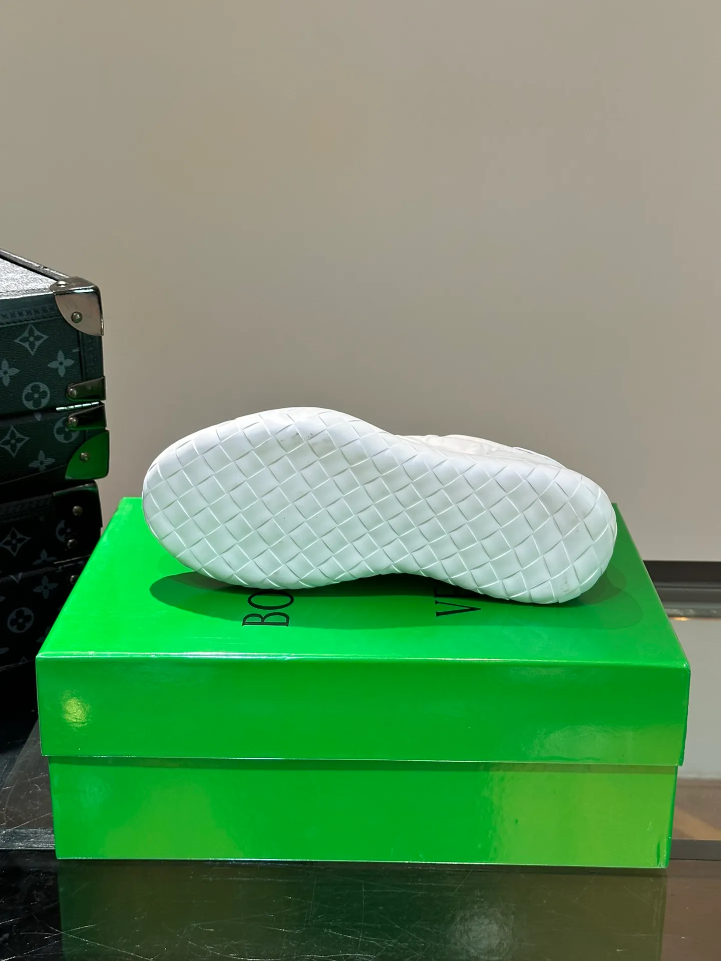 Factory price 438💰BV/Bottega Veneta🆕New men's moral training sneakers, made of Sneaker technology nylon and suede, inspired by retro basketball shoes, a new interpretation of classic sneakers, light, comfortable and breathable summer essentials, the soles are made of classic woven texture, super recognizable, nylon suede stitching, full of texture! Size: 38-44, (45 customized)
